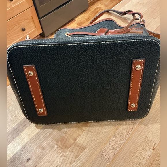 Dooney & Bourke leather handbag purse Pebble Grain Tasha Drawstring bag, black - Picture 5 of 6